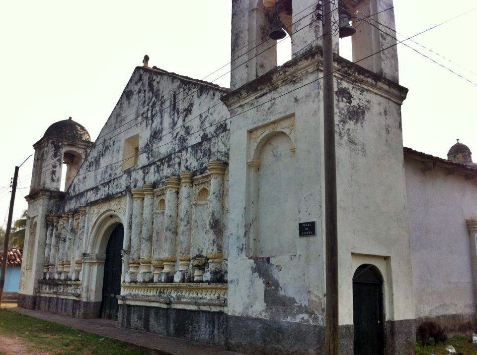 Fachada frontal - Foto de Bryan Ferrari