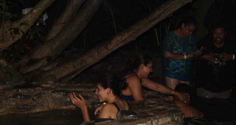 el tiempo se va volando y nadie quiere salirse del agua
