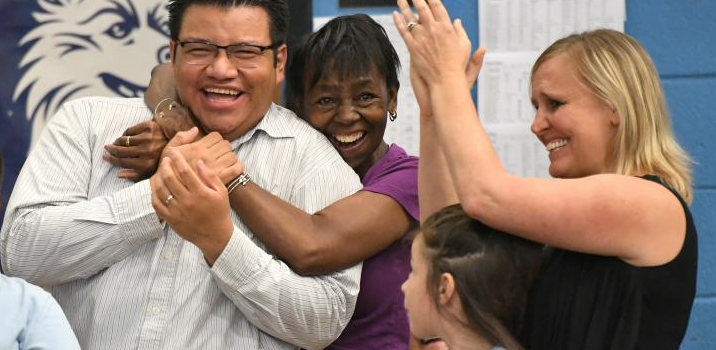 Hondureño gana premio equivalente al “Óscar de los educadores de Estados Unidos”, el mejor de Connecticut