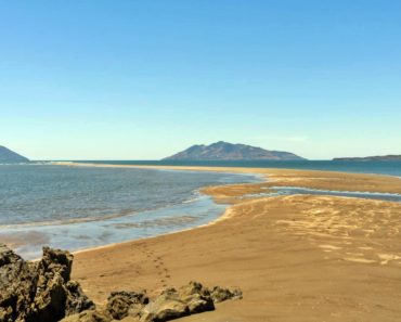 Un camino de arena dentro del mar - Foto de Danilo Rosado